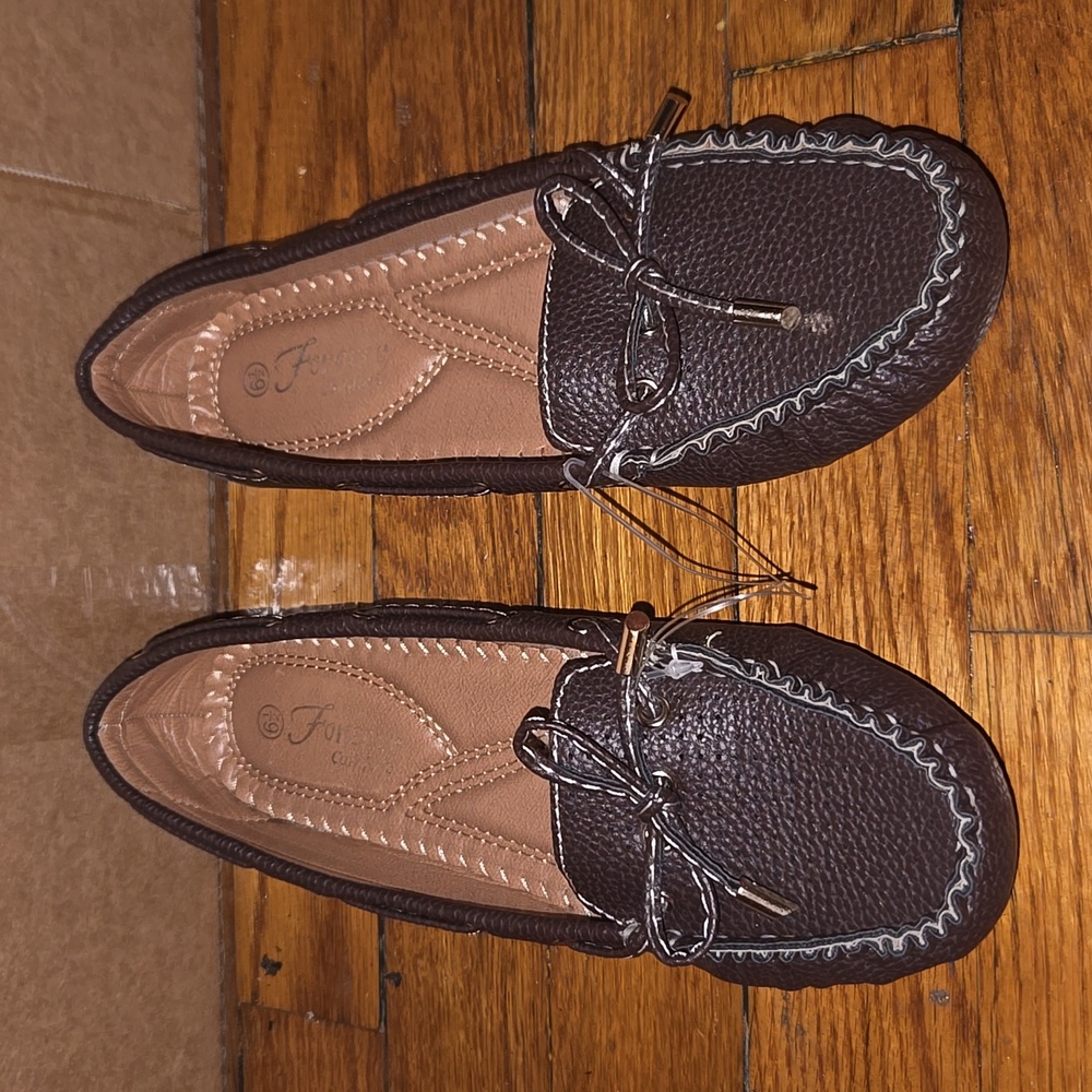 NWOT Women's Forever Comfort Flats in Size 6.5